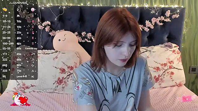 Snapshot of AliceLanley chatting on September 26, 12:23 pm AliceLanley online show from September 26, 12:23 pm