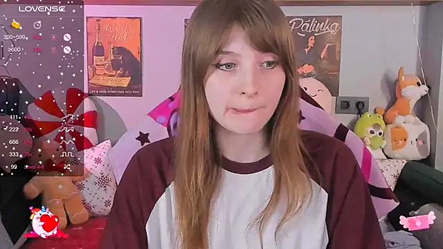 Snapshot of AliceLanley chatting on December 17, 3:49 pm AliceLanley online show from December 17, 3:49 pm