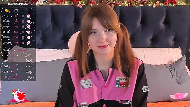 Snapshot of AliceLanley chatting on January 19, 11:34 am AliceLanley online show from January 19, 11:34 am