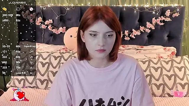 Snapshot of AliceLanley chatting on September 19, 12:53 pm AliceLanley online show from September 19, 12:53 pm