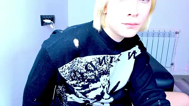 Snapshot of dollmore chatting on October 30, 2:54 am dollmore online show from October 30, 2:54 am