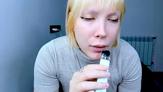 Snapshot of dollmore chatting on October 29, 2:10 am dollmore online show from October 29, 2:10 am