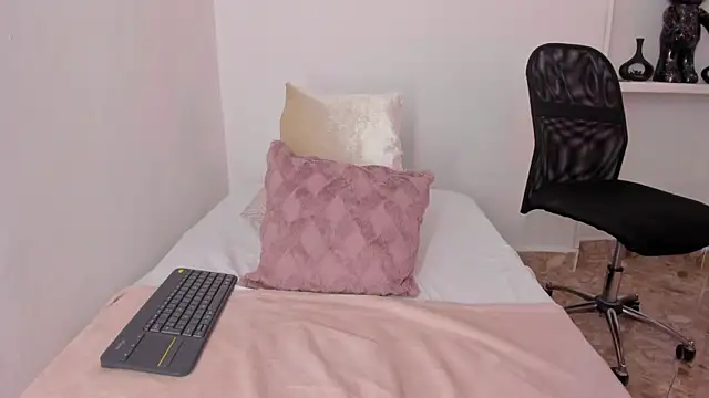 valerycolins online show from September 18, 1:52 am