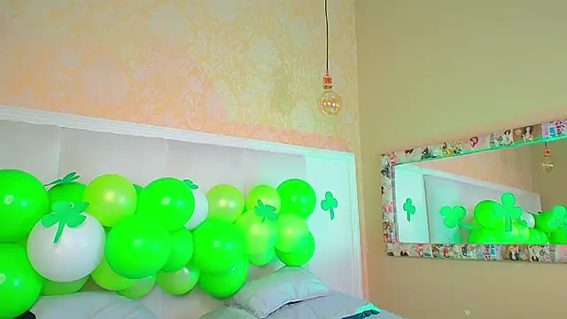 MichaelaCox online show from March 18, 1:57 am