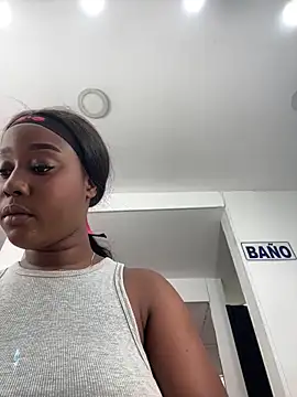 Snapshot of MichaelaCox chatting on May 15, 1:09 pm MichaelaCox online show from May 15, 1:09 pm