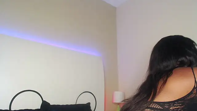 Snapshot of MichaelaCox chatting on May 8, 4:44 pm MichaelaCox online show from May 8, 4:44 pm