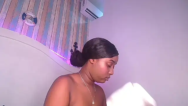 Snapshot of MichaelaCox chatting on June 1, 7:13 pm MichaelaCox online show from June 1, 7:13 pm