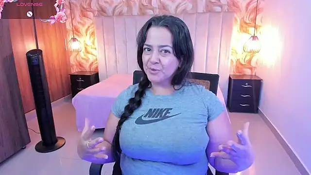 lucia vonne  online show from May 25, 8:29 pm