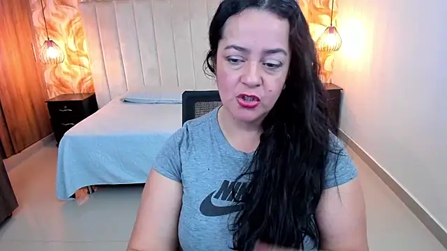 lucia vonne  online show from April 29, 8:04 pm