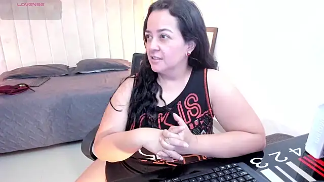 Snapshot of lucia_vonne_ chatting on February 28, 9:25 pm lucia vonne online show from February 28, 9:25 pm