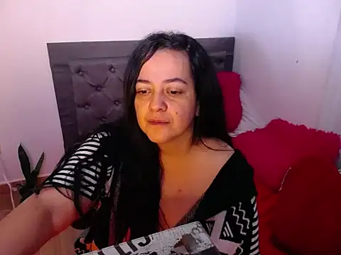 lucia vonne  online show from April 26, 9:50 am