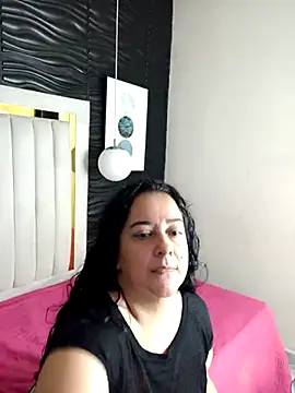lucia vonne  online show from February 25, 2:37 pm