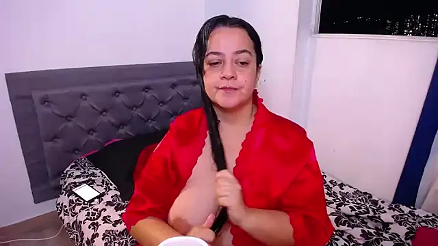 lucia vonne  online show from June 17, 2:00 am