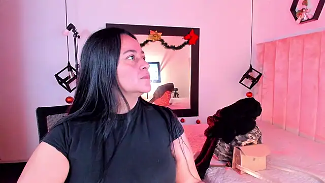 Snapshot of lucia_vonne_ chatting on January 7, 1:38 pm lucia vonne online show from January 7, 1:38 pm