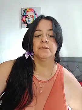 lucia vonne  online show from July 23, 6:15 pm
