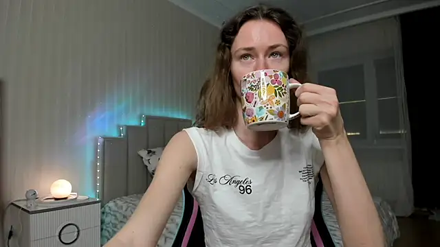 ooksiiii online show from April 5, 6:03 pm