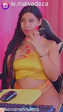 Snapshot of leonasafira chatting on July 2, 4:57 pm leonasafira online show from July 2, 4:57 pm