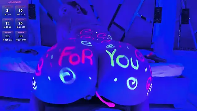 Snapshot of Renatta__ chatting on November 5, 9:29 pm Renatta online show from November 5, 9:29 pm