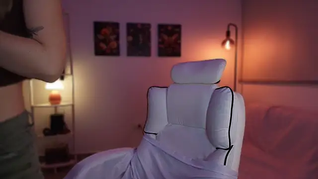 Dakotaa  online show from November 14, 4:49 am