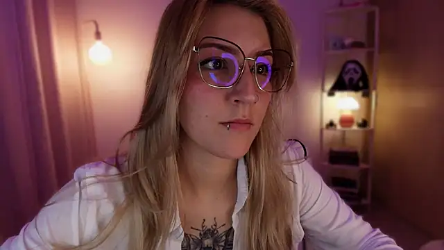 Dakotaa  online show from April 24, 1:29 am