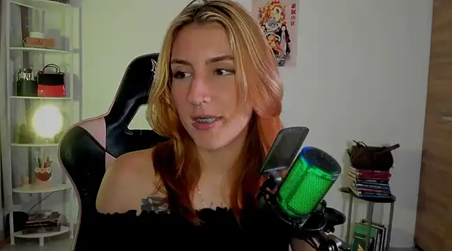 Snapshot of Dakotaa_ chatting on February 2, 3:54 am Dakotaa online show from February 2, 3:54 am