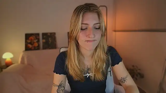 Snapshot of Dakotaa_ chatting on October 15, 4:44 am Dakotaa online show from October 15, 4:44 am