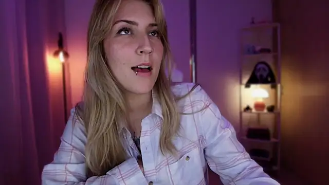 Dakotaa  online show from April 4, 1:01 am