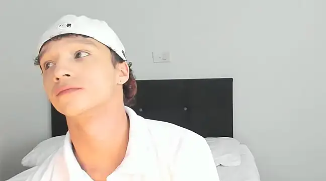 Snapshot of angelcortes chatting on February 28, 5:15 am angelcortes online show from February 28, 5:15 am