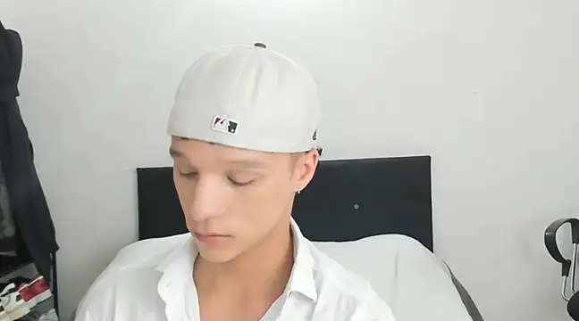 Snapshot of angelcortes chatting on December 24, 10:55 am angelcortes online show from December 24, 10:55 am