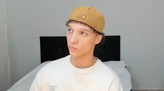 Snapshot of angelcortes chatting on March 21, 3:57 pm angelcortes online show from March 21, 3:57 pm