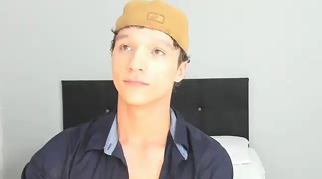 Snapshot of angelcortes chatting on February 22, 8:53 pm angelcortes online show from February 22, 8:53 pm