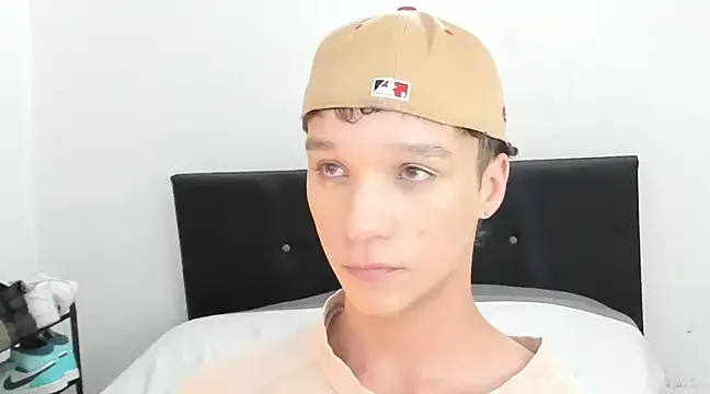 Snapshot of angelcortes chatting on January 10, 7:43 pm angelcortes online show from January 10, 7:43 pm