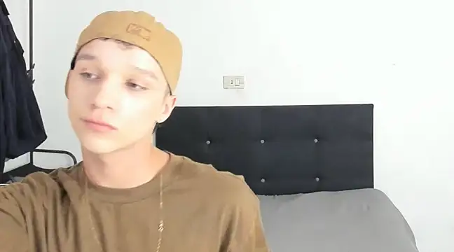 Snapshot of angelcortes chatting on December 23, 10:01 pm angelcortes online show from December 23, 10:01 pm