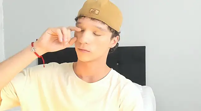 Snapshot of angelcortes chatting on February 25, 5:08 am angelcortes online show from February 25, 5:08 am