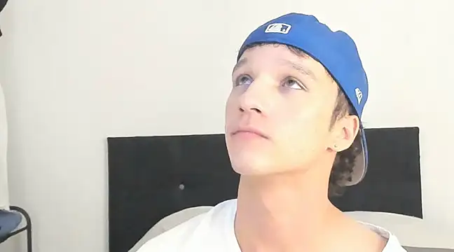 Snapshot of angelcortes chatting on December 5, 1:31 am angelcortes online show from December 5, 1:31 am