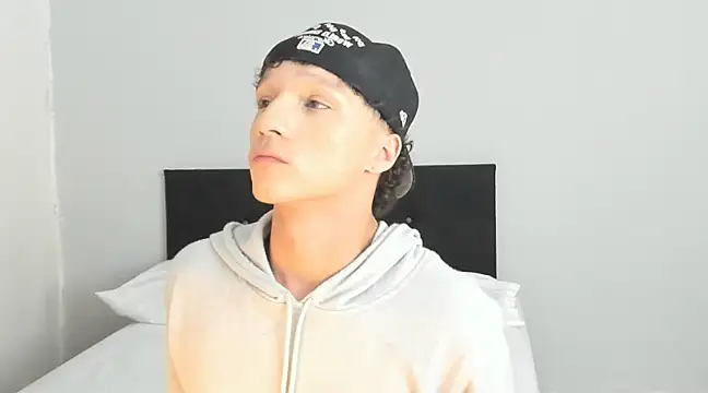 Snapshot of angelcortes chatting on March 4, 11:22 pm angelcortes online show from March 4, 11:22 pm