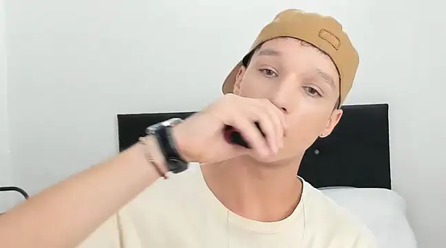 Snapshot of angelcortes chatting on December 28, 10:58 am angelcortes online show from December 28, 10:58 am