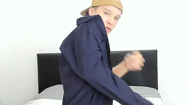 Snapshot of angelcortes chatting on December 31, 5:18 pm angelcortes online show from December 31, 5:18 pm