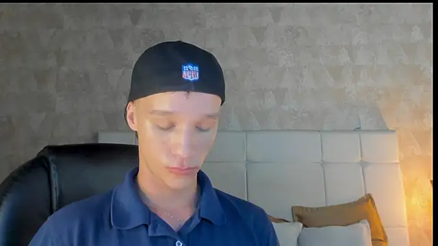 angelcortes online show from January 11, 7:32 pm