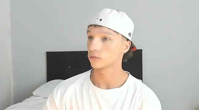 Snapshot of angelcortes chatting on March 2, 12:36 pm angelcortes online show from March 2, 12:36 pm