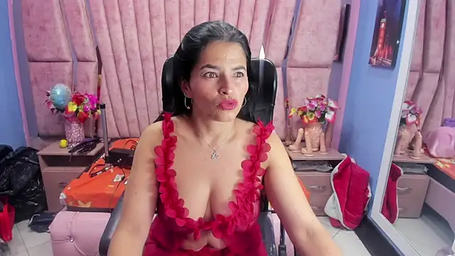 Snapshot of HornySkinny26 chatting on November 3, 5:01 am HornySkinny26 online show from November 3, 5:01 am