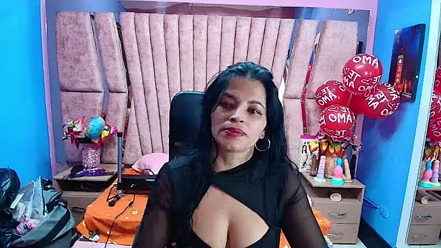 HornySkinny26 online show from December 20, 5:43 am