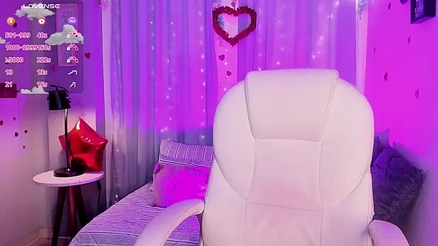 Snapshot of CoralineRicce_ chatting on March 7, 8:13 am CoralineRicce online show from March 7, 8:13 am