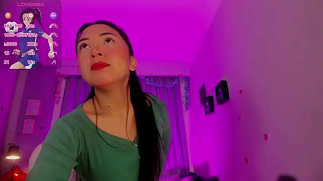 Snapshot of CoralineRicce_ chatting on March 11, 5:35 am CoralineRicce online show from March 11, 5:35 am