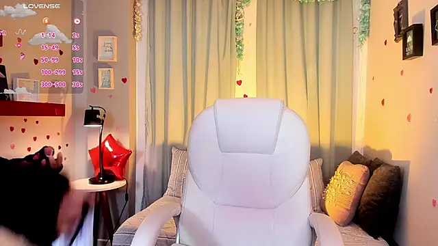 Snapshot of CoralineRicce_ chatting on March 15, 5:41 am CoralineRicce online show from March 15, 5:41 am