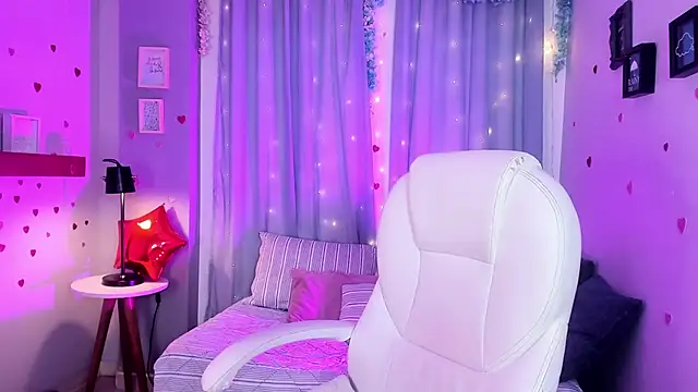 Snapshot of CoralineRicce_ chatting on March 23, 5:32 am CoralineRicce online show from March 23, 5:32 am