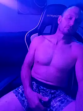 Snapshot of Funwithbrad1 chatting on December 6, 8:32 am Funwithbrad1 online show from December 6, 8:32 am