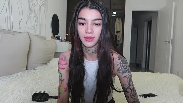 Snapshot of vinkitinkii chatting on November 19, 5:40 am vinkitinkii online show from November 19, 5:40 am