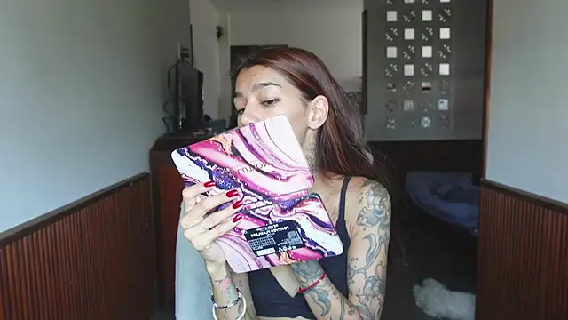 vinkitinkii online show from April 3, 6:20 am