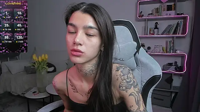 Snapshot of vinkitinkii chatting on March 12, 9:55 am vinkitinkii online show from March 12, 9:55 am